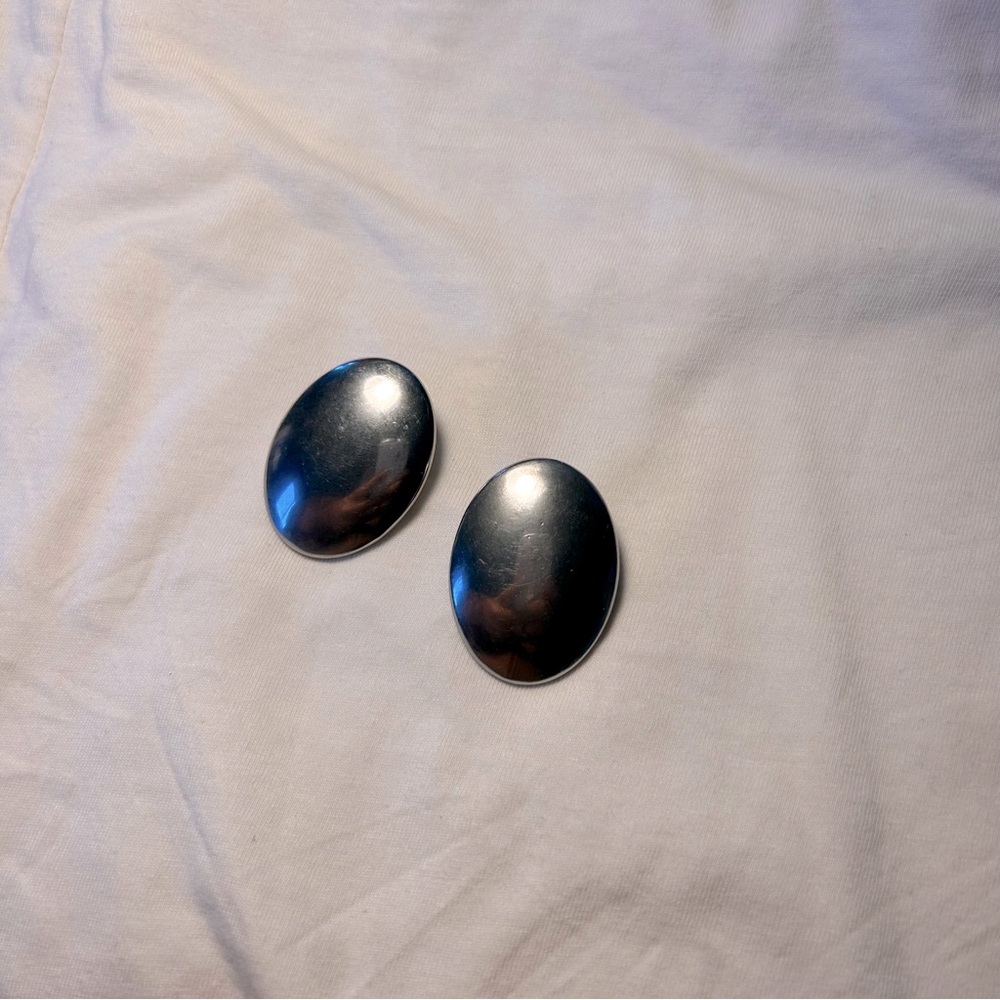 (SOLD) Silver Toned Clip On Earrings